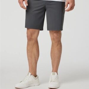Vuori Men's Charcoal Fleet Chino Flat Front Shorts $98 Gray sz M “7 inseam